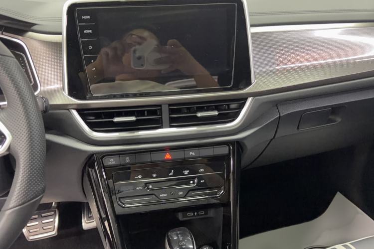 Used Volkswagen T-ROC 2023 300TSI DSG Two-Wheel-Drive Chen Guang Edition Audio And AC Panel
