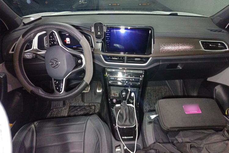 Used Volkswagen T-ROC 2023 300TSI DSG Two-Wheel-Drive Chen Guang Edition Center Console