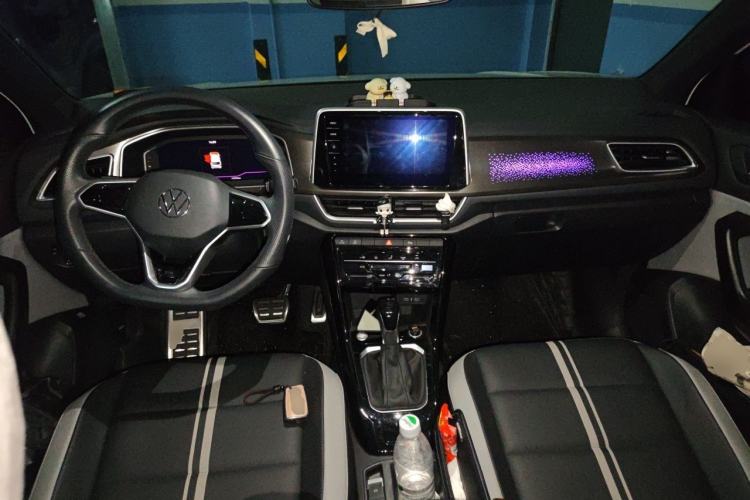 Used Volkswagen T-ROC 2023 300TSI DSG Two-Wheel-Drive Chen Guang Edition Center Console