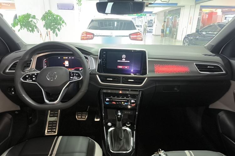 Used Volkswagen T-ROC 2023 300TSI DSG Two-Wheel-Drive Chen Guang Edition Center Console
