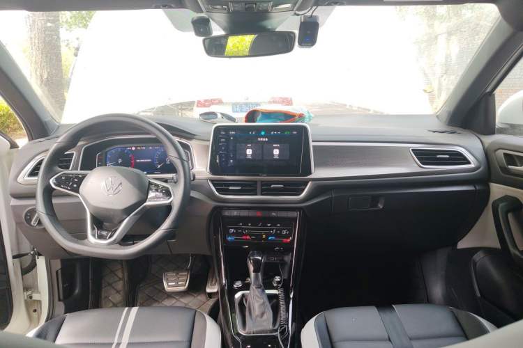 Used Volkswagen T-ROC 2023 300TSI DSG Two-Wheel-Drive Chen Guang Edition Center Console