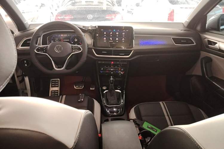 Used Volkswagen T-ROC 2023 300TSI DSG Two-Wheel-Drive Chen Guang Edition Center Console