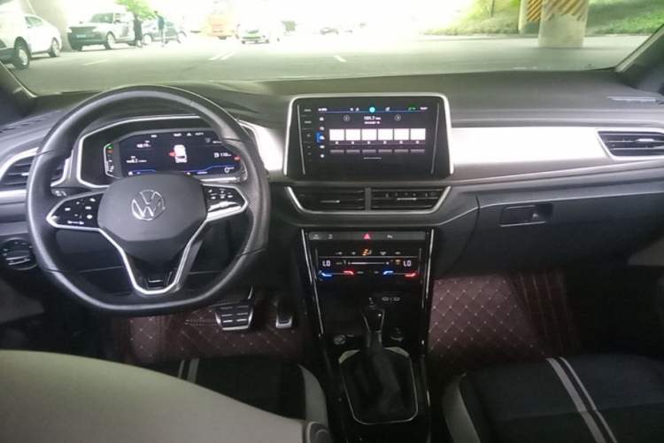 Used Volkswagen T-ROC 2023 300TSI DSG Two-Wheel-Drive Chen Guang Edition Center Console