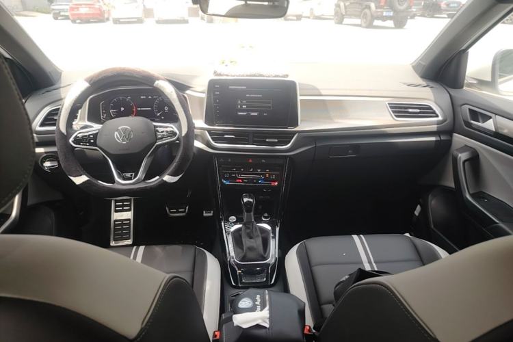 Used Volkswagen T-ROC 2023 300TSI DSG Two-Wheel-Drive Chen Guang Edition Center Console