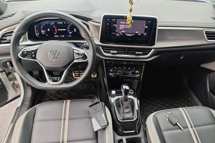 Used Volkswagen T-ROC 2023 300TSI DSG Two-Wheel-Drive Chen Guang Edition Center Console