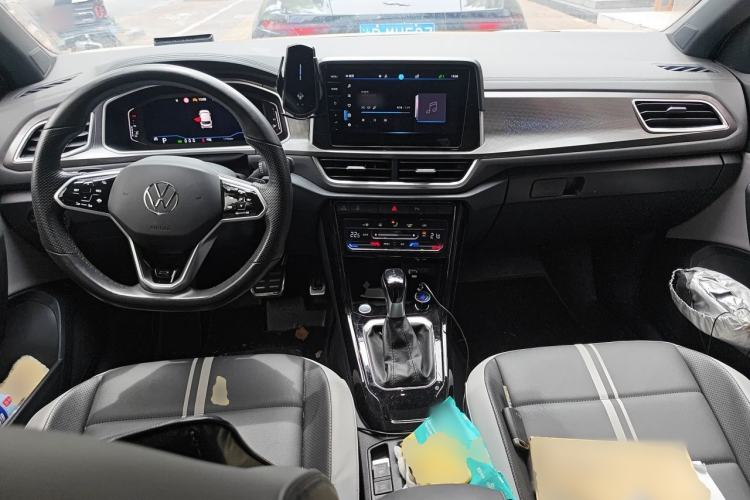 Used Volkswagen T-ROC 2023 300TSI DSG Two-Wheel-Drive Chen Guang Edition Center Console