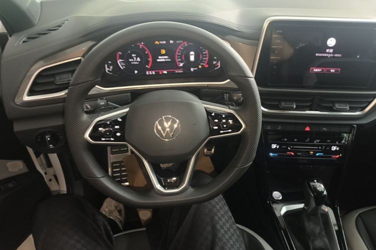 Used Volkswagen T-ROC 2023 300TSI DSG Two-Wheel-Drive Chen Guang Edition Center Console