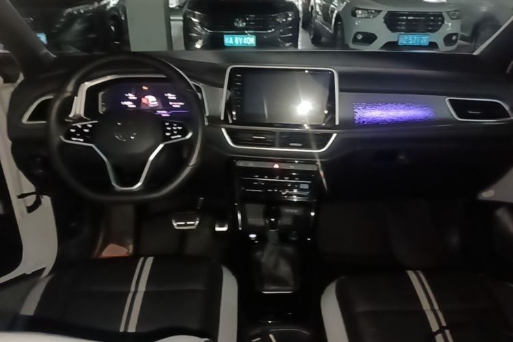 Used Volkswagen T-ROC 2023 300TSI DSG Two-Wheel-Drive Chen Guang Edition Center Console