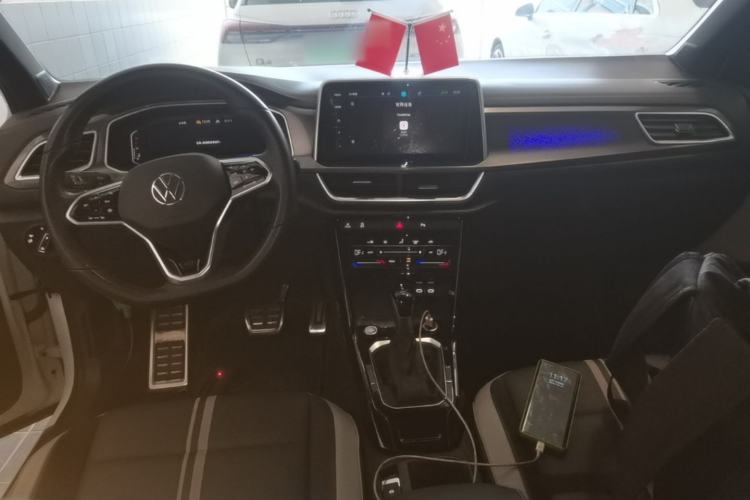 Used Volkswagen T-ROC 2023 300TSI DSG Two-Wheel-Drive Chen Guang Edition Center Console