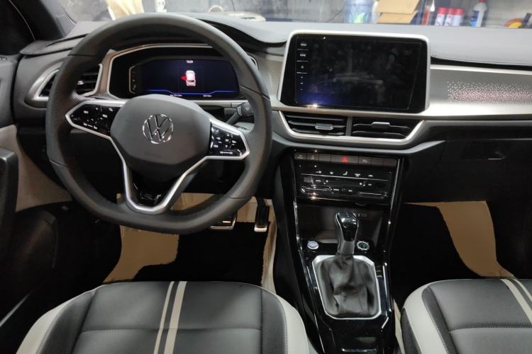 Used Volkswagen T-ROC 2023 300TSI DSG Two-Wheel-Drive Chen Guang Edition Center Console