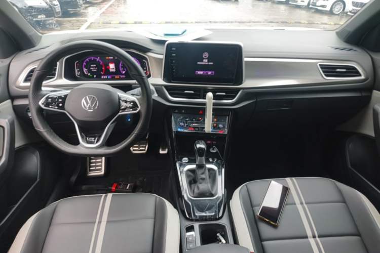 Used Volkswagen T-ROC 2023 300TSI DSG Two-Wheel-Drive Chen Guang Edition Center Console