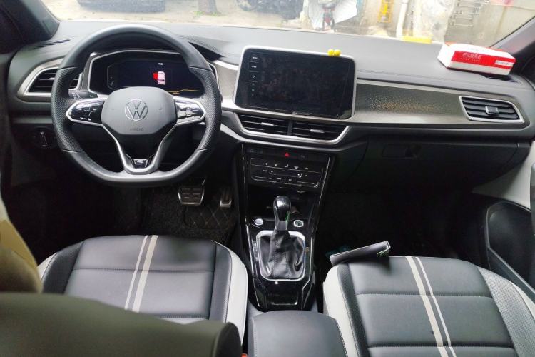 Used Volkswagen T-ROC 2023 300TSI DSG Two-Wheel-Drive Chen Guang Edition Center Console
