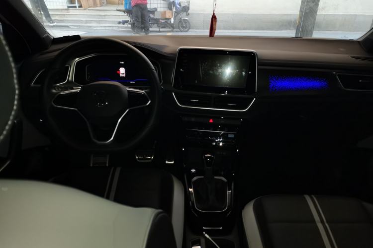 Used Volkswagen T-ROC 2023 300TSI DSG Two-Wheel-Drive Chen Guang Edition Center Console