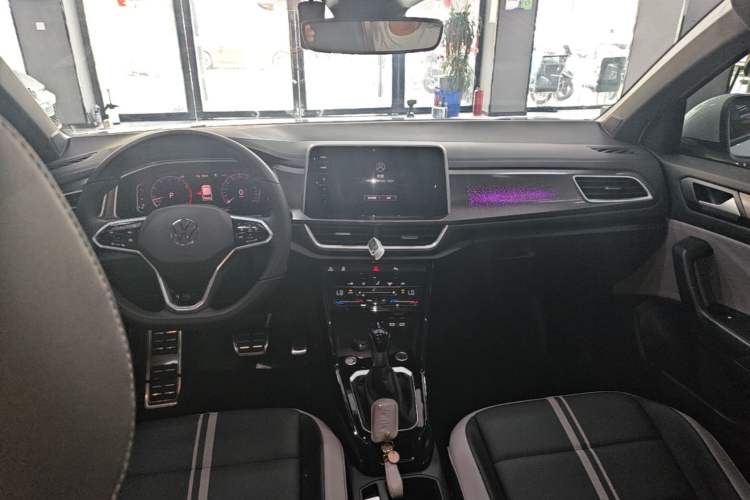 Used Volkswagen T-ROC 2023 300TSI DSG Two-Wheel-Drive Chen Guang Edition Center Console