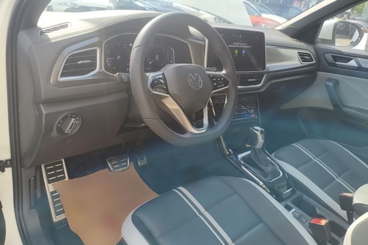 Used Volkswagen T-ROC 2023 300TSI DSG Two-Wheel-Drive Chen Guang Edition Center Console