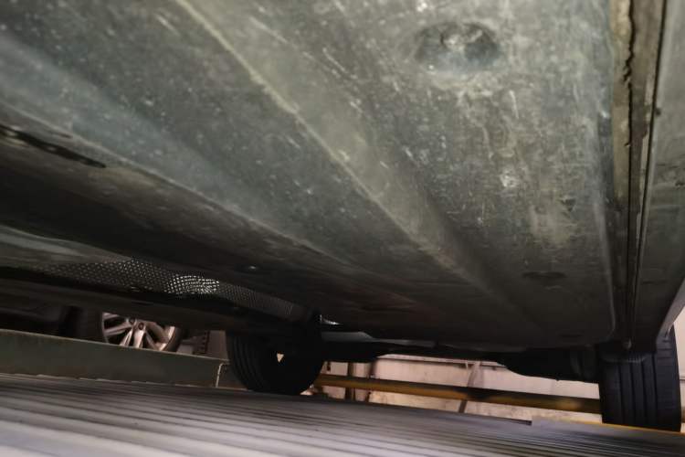 Used Volkswagen T-ROC 2023 300TSI DSG Two-Wheel-Drive Chen Guang Edition Chassis Front Left
