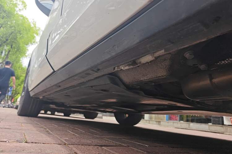 Used Volkswagen T-ROC 2023 300TSI DSG Two-Wheel-Drive Chen Guang Edition Chassis Rear Left
