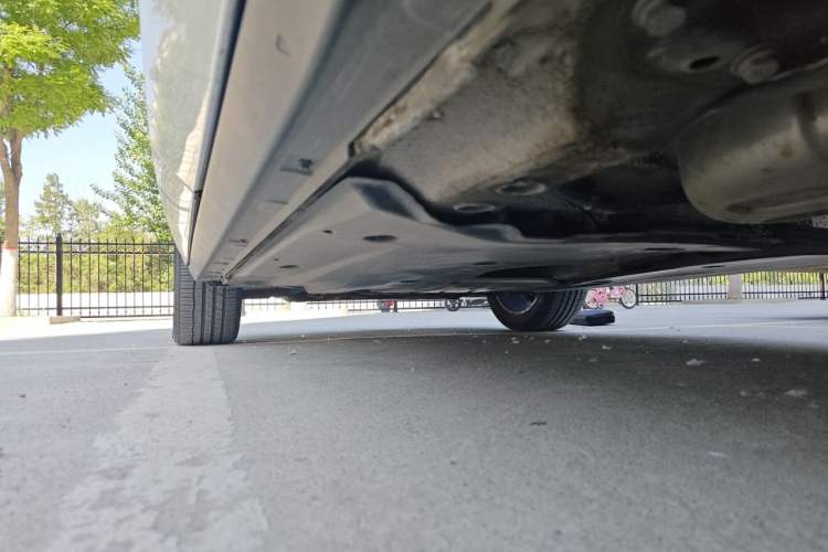 Used Volkswagen T-ROC 2023 300TSI DSG Two-Wheel-Drive Chen Guang Edition Chassis Rear Left