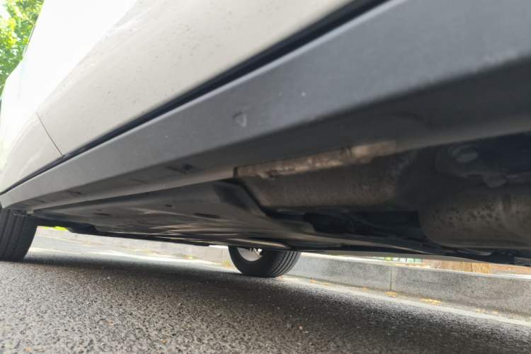 Used Volkswagen T-ROC 2023 300TSI DSG Two-Wheel-Drive Chen Guang Edition Chassis Rear Left