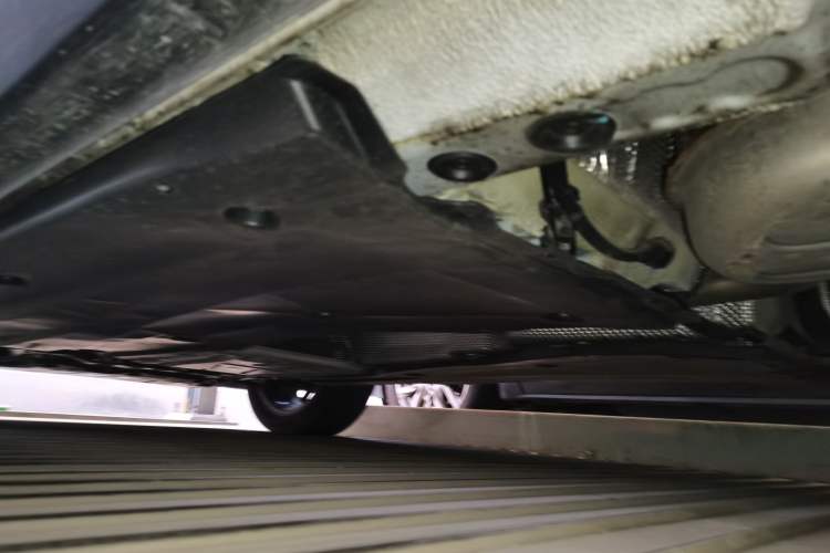 Used Volkswagen T-ROC 2023 300TSI DSG Two-Wheel-Drive Chen Guang Edition Chassis Rear Left