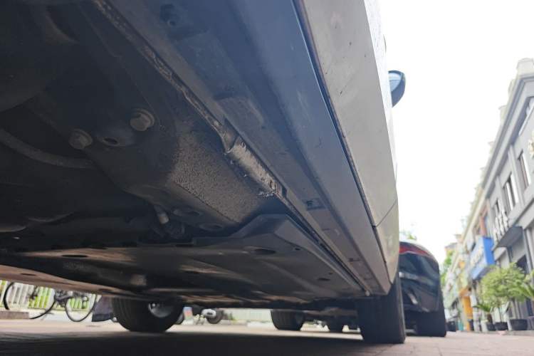 Used Volkswagen T-ROC 2023 300TSI DSG Two-Wheel-Drive Chen Guang Edition Chassis Rear Right