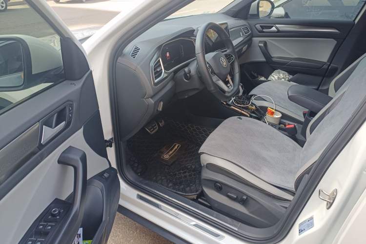 Used Volkswagen T-ROC 2023 300TSI DSG Two-Wheel-Drive Chen Guang Edition Driver Seat