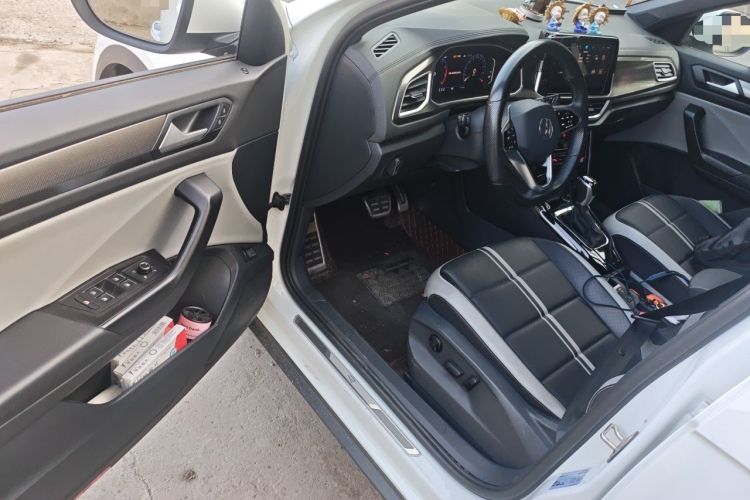 Used Volkswagen T-ROC 2023 300TSI DSG Two-Wheel-Drive Chen Guang Edition Driver Seat