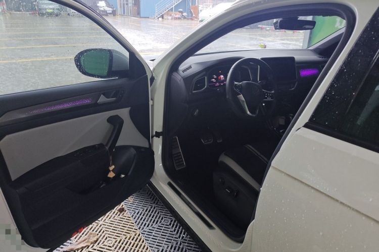 Used Volkswagen T-ROC 2023 300TSI DSG Two-Wheel-Drive Chen Guang Edition Driver Seat