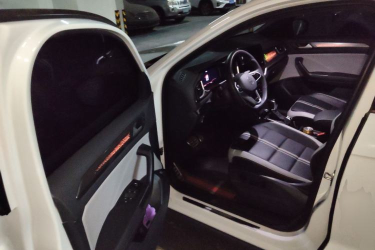 Used Volkswagen T-ROC 2023 300TSI DSG Two-Wheel-Drive Chen Guang Edition Driver Seat