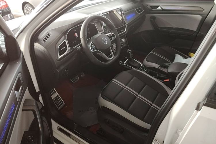 Used Volkswagen T-ROC 2023 300TSI DSG Two-Wheel-Drive Chen Guang Edition Driver Seat