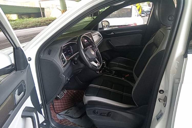 Used Volkswagen T-ROC 2023 300TSI DSG Two-Wheel-Drive Chen Guang Edition Driver Seat