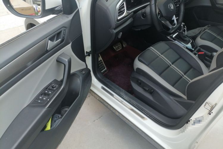 Used Volkswagen T-ROC 2023 300TSI DSG Two-Wheel-Drive Chen Guang Edition Driver Seat