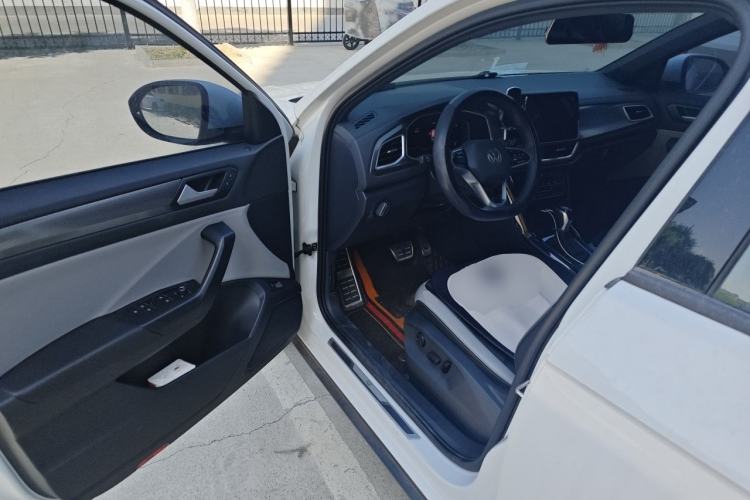 Used Volkswagen T-ROC 2023 300TSI DSG Two-Wheel-Drive Chen Guang Edition Driver Seat