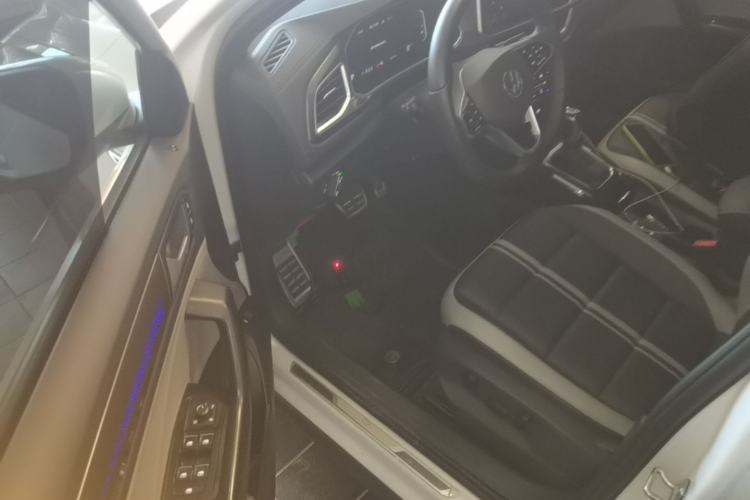 Used Volkswagen T-ROC 2023 300TSI DSG Two-Wheel-Drive Chen Guang Edition Driver Seat