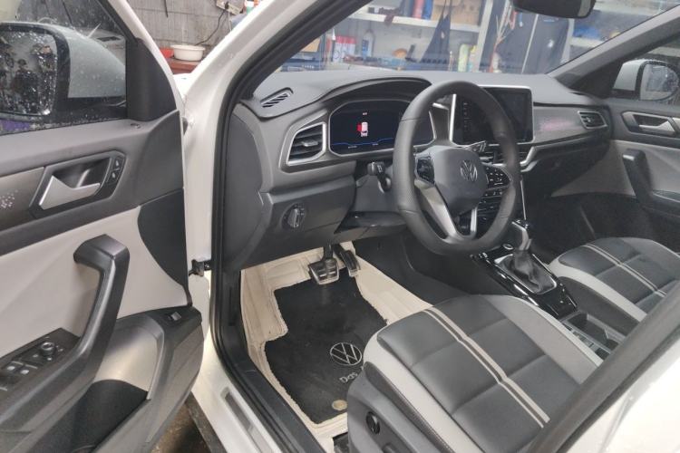 Used Volkswagen T-ROC 2023 300TSI DSG Two-Wheel-Drive Chen Guang Edition Driver Seat