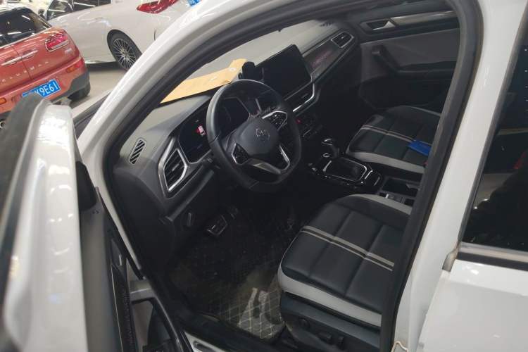 Used Volkswagen T-ROC 2023 300TSI DSG Two-Wheel-Drive Chen Guang Edition Driver Seat