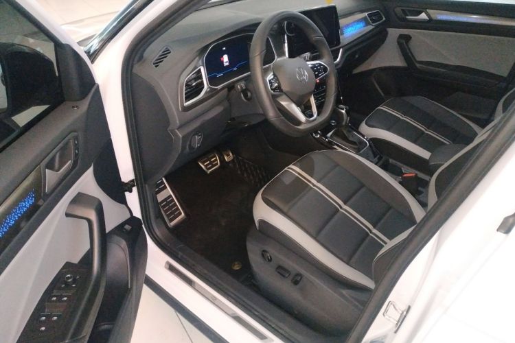 Used Volkswagen T-ROC 2023 300TSI DSG Two-Wheel-Drive Chen Guang Edition Driver Seat