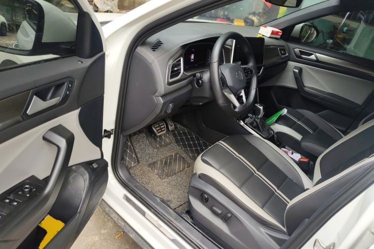 Used Volkswagen T-ROC 2023 300TSI DSG Two-Wheel-Drive Chen Guang Edition Driver Seat