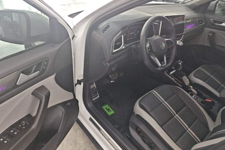 Used Volkswagen T-ROC 2023 300TSI DSG Two-Wheel-Drive Chen Guang Edition Driver Seat