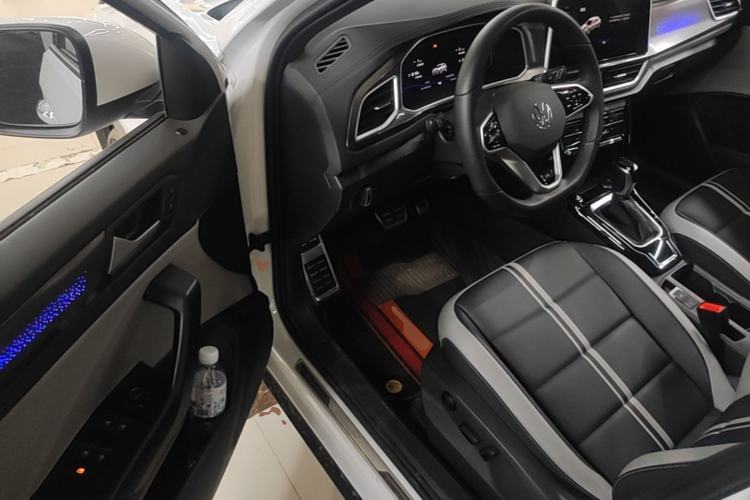 Used Volkswagen T-ROC 2023 300TSI DSG Two-Wheel-Drive Chen Guang Edition Driver Seat