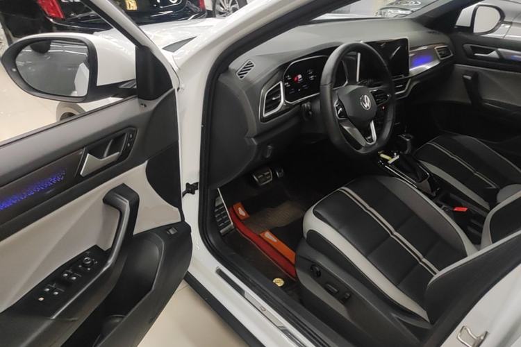 Used Volkswagen T-ROC 2023 300TSI DSG Two-Wheel-Drive Chen Guang Edition Driver Seat