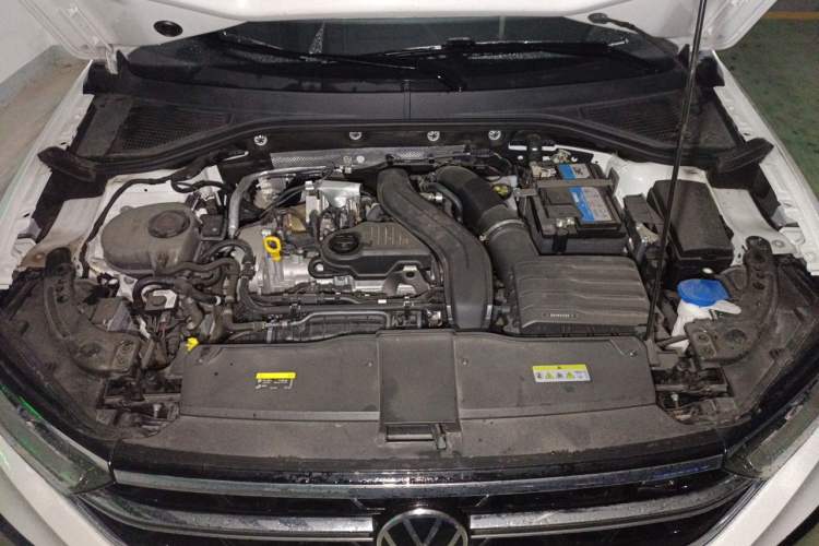 Used Volkswagen T-ROC 2023 300TSI DSG Two-Wheel-Drive Chen Guang Edition Engine Bay