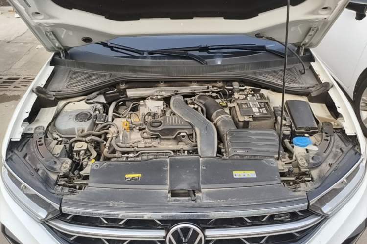 Used Volkswagen T-ROC 2023 300TSI DSG Two-Wheel-Drive Chen Guang Edition Engine Bay