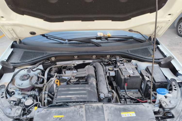 Used Volkswagen T-ROC 2023 280TSI DSG Two-Wheel Drive Time Edition Engine Bay