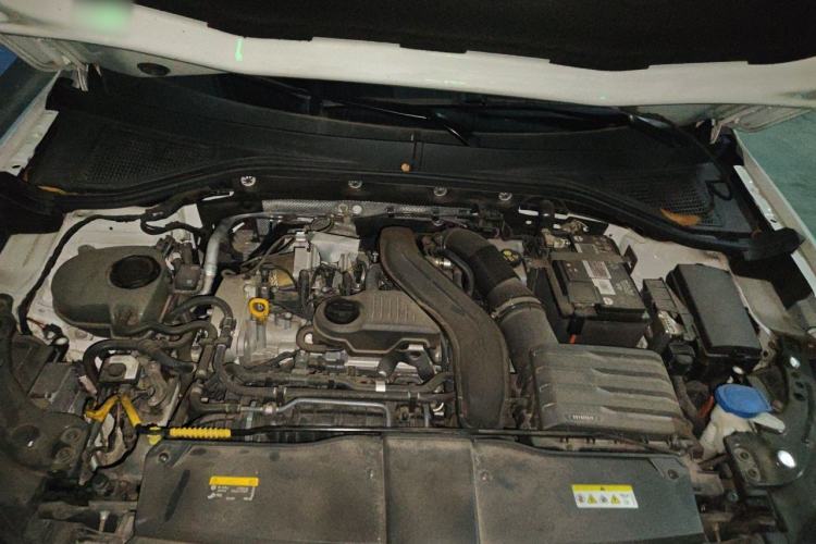 Used Volkswagen T-ROC 2023 300TSI DSG Two-Wheel-Drive Chen Guang Edition Engine Bay