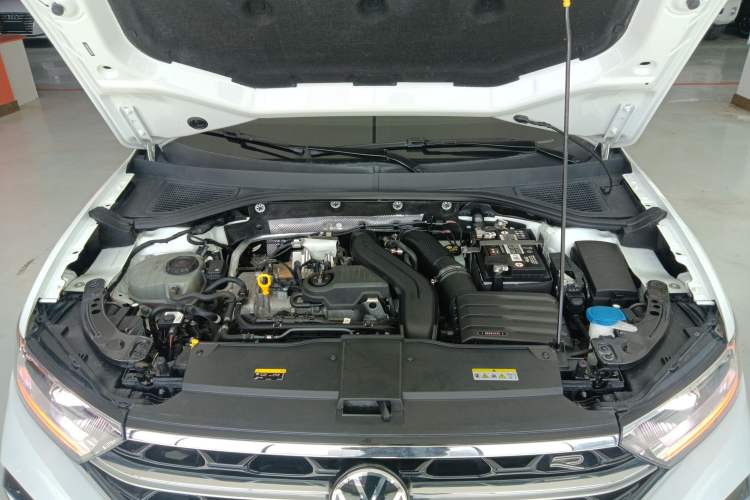 Used Volkswagen T-ROC 2023 300TSI DSG Two-Wheel-Drive Chen Guang Edition Engine Bay