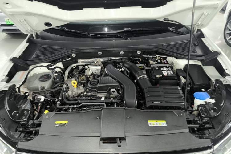 Used Volkswagen T-ROC 2023 300TSI DSG Two-Wheel-Drive Chen Guang Edition Engine Bay