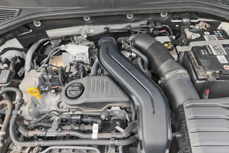 Used Volkswagen T-ROC 2023 300TSI DSG Two-Wheel-Drive Chen Guang Edition Engine Bay