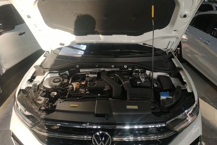 Used Volkswagen T-ROC 2023 300TSI DSG Two-Wheel Drive Starlight Edition Engine Bay