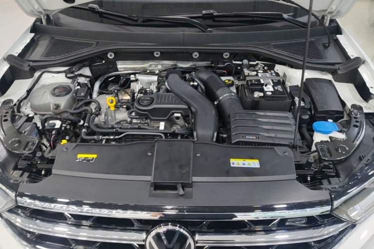 Used Volkswagen T-ROC 2023 300TSI DSG Two-Wheel-Drive Chen Guang Edition Engine Bay